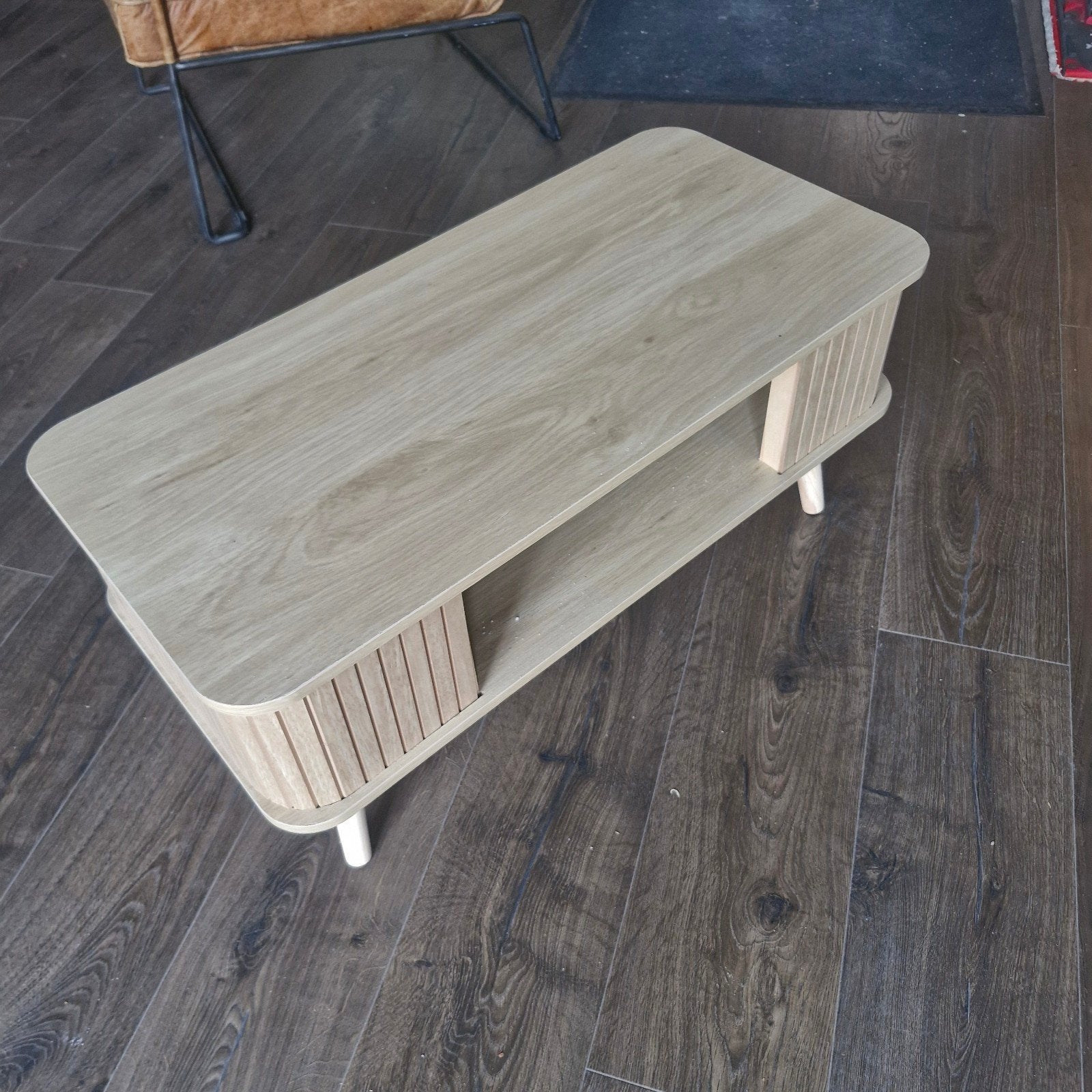 Stijlvolle kleine tafel met opbergruimte, Ophalen