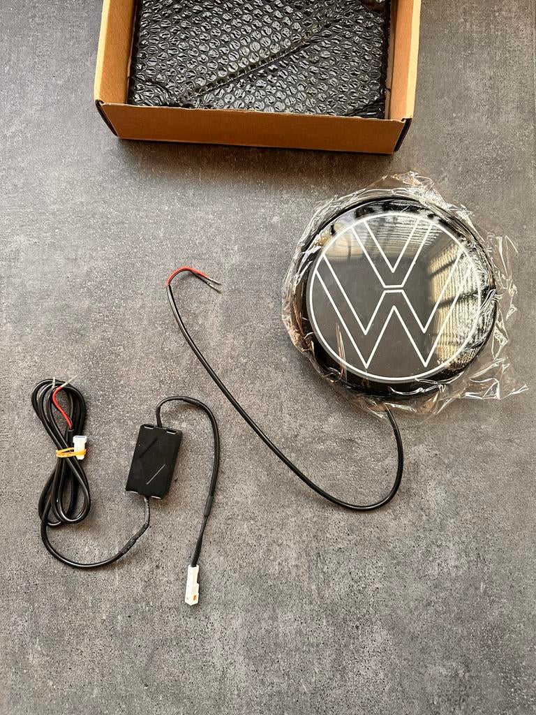 Nieuw Volkswagen LED grill  logo14,7 cm, Auto-onderdelen, Ophalen, Nieuw, Volkswagen