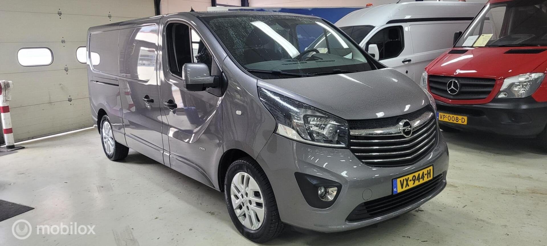 Opel Vivaro 1.6 CDTI L2H1 met 107.000 km Edition EcoFlex, Auto's, Euro 5, Gebruikt, 4 cilinders, 2000 kg
