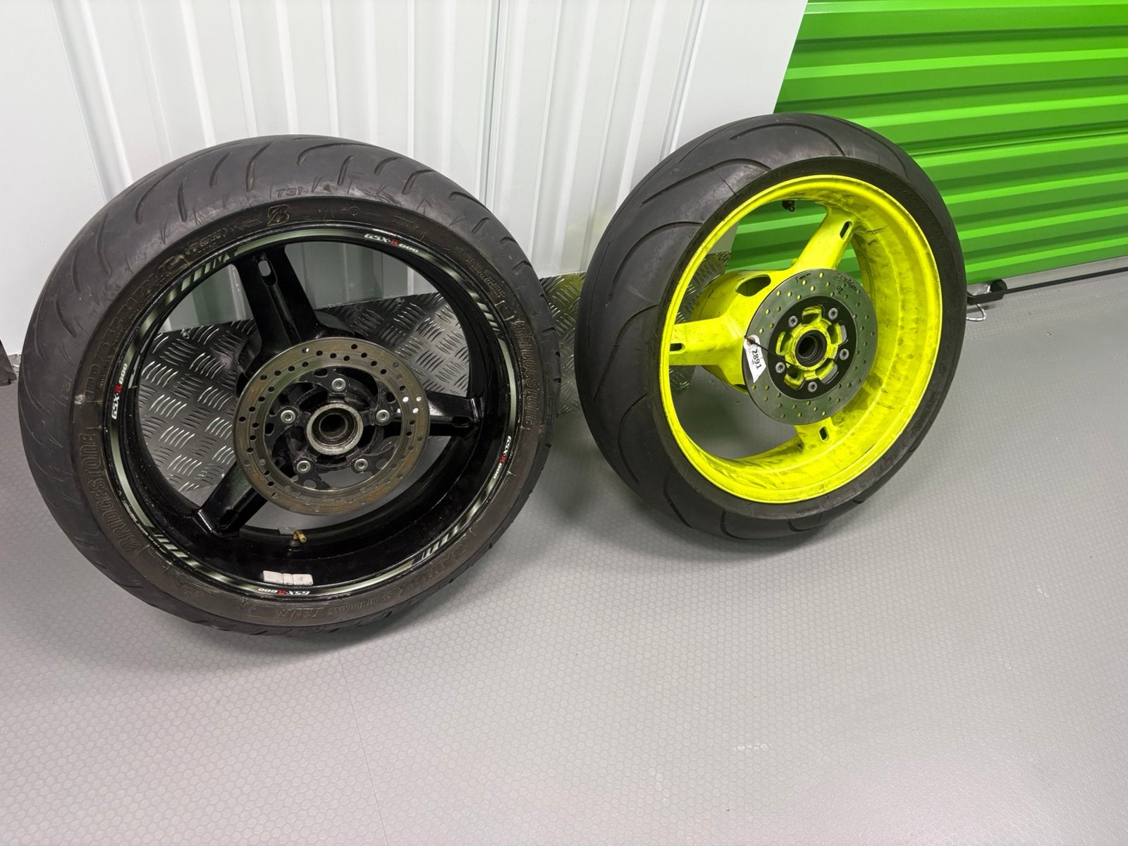 Suzuki gsxr k1k2 600 750 achtervelgen, Ophalen