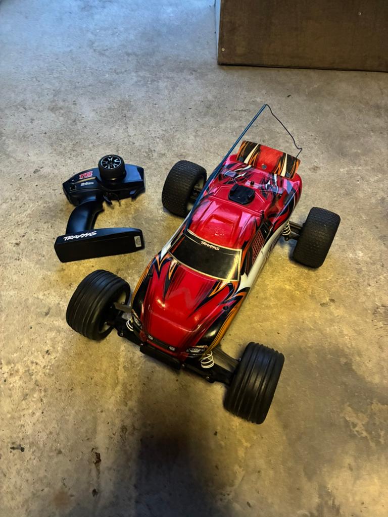 Traxxas rustler rtr, Hobby en Vrije tijd, Modelbouw | Radiografisch | Auto's, Ophalen of Verzenden, Zo goed als nieuw, Auto offroad