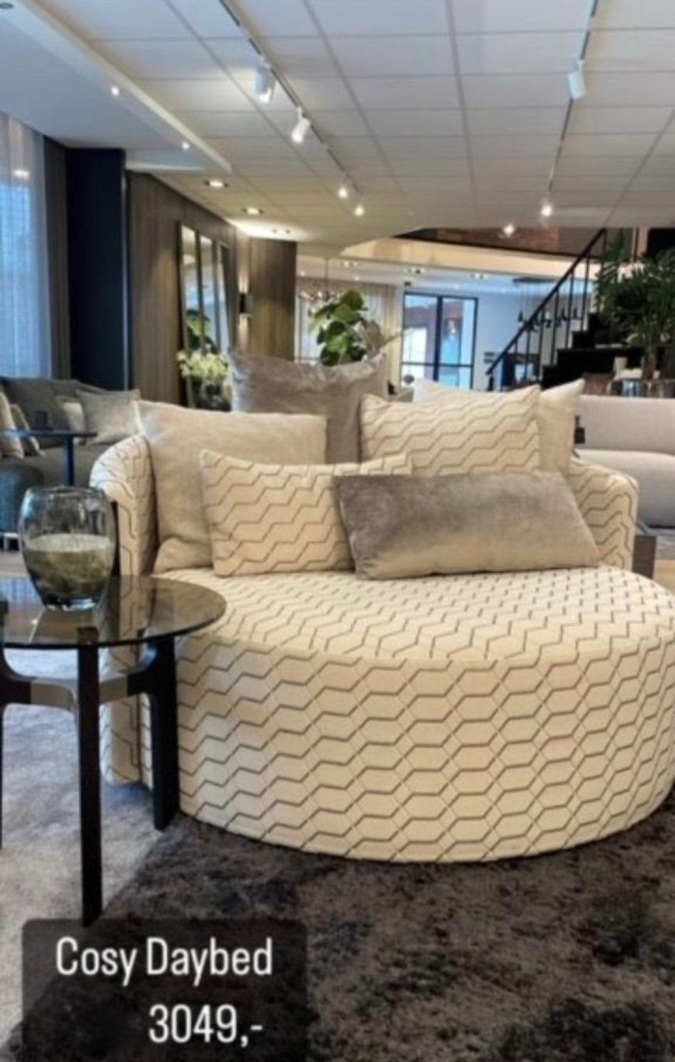 Luxe ronde loungebank / loveseat / daybed, Ophalen, Stof