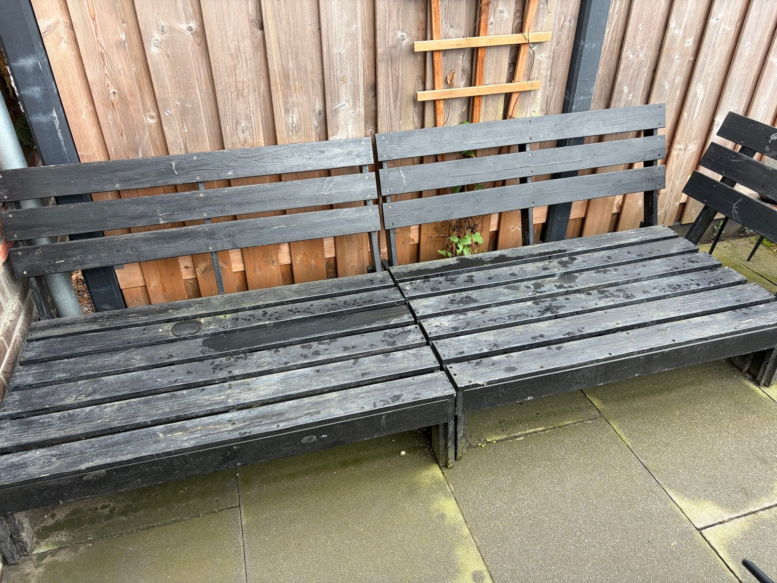 Zwarte houten tuinbanken (2 stuks) palletbank, Ophalen, Gebruikt, Hout