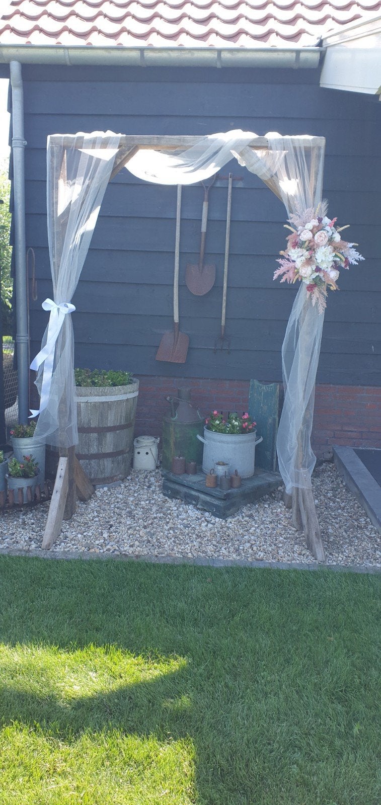 Houten backdrop huwwlijk met bloemstuk en doek, Ophalen, Nieuw, Versiering, Geboorte of Huwelijk