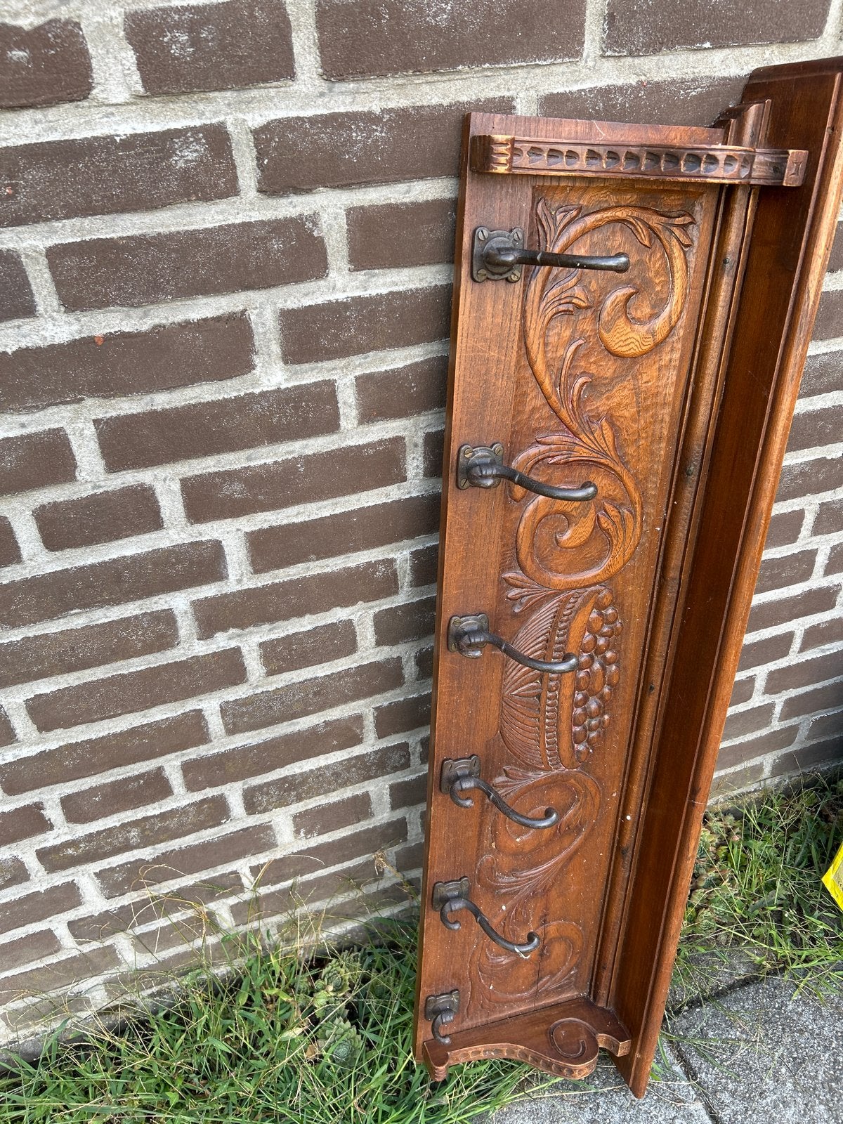 Antieke houten wandkapstok met sierlijk houtsnijwerk, Gebruikt, 100 tot 150 cm, Hout, Ophalen