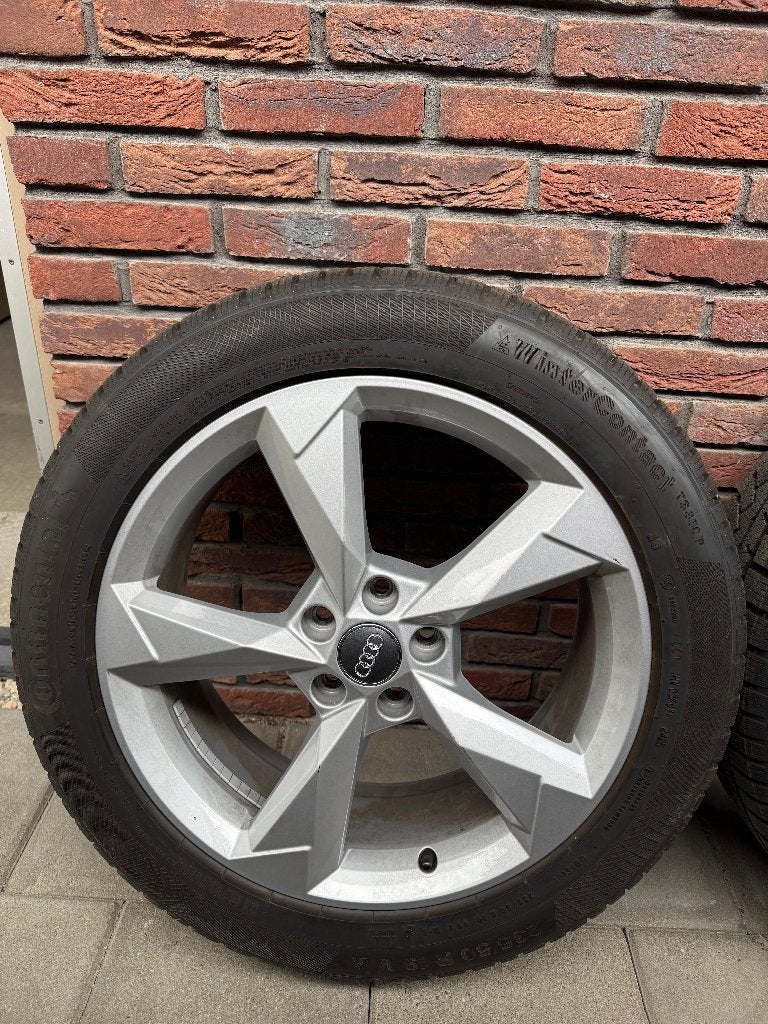 Orginele Audi Q3, 19” velgen continental winterbanden 45tfsi, Auto-onderdelen, Gebruikt, Banden en Velgen, Winterbanden, 235 mm