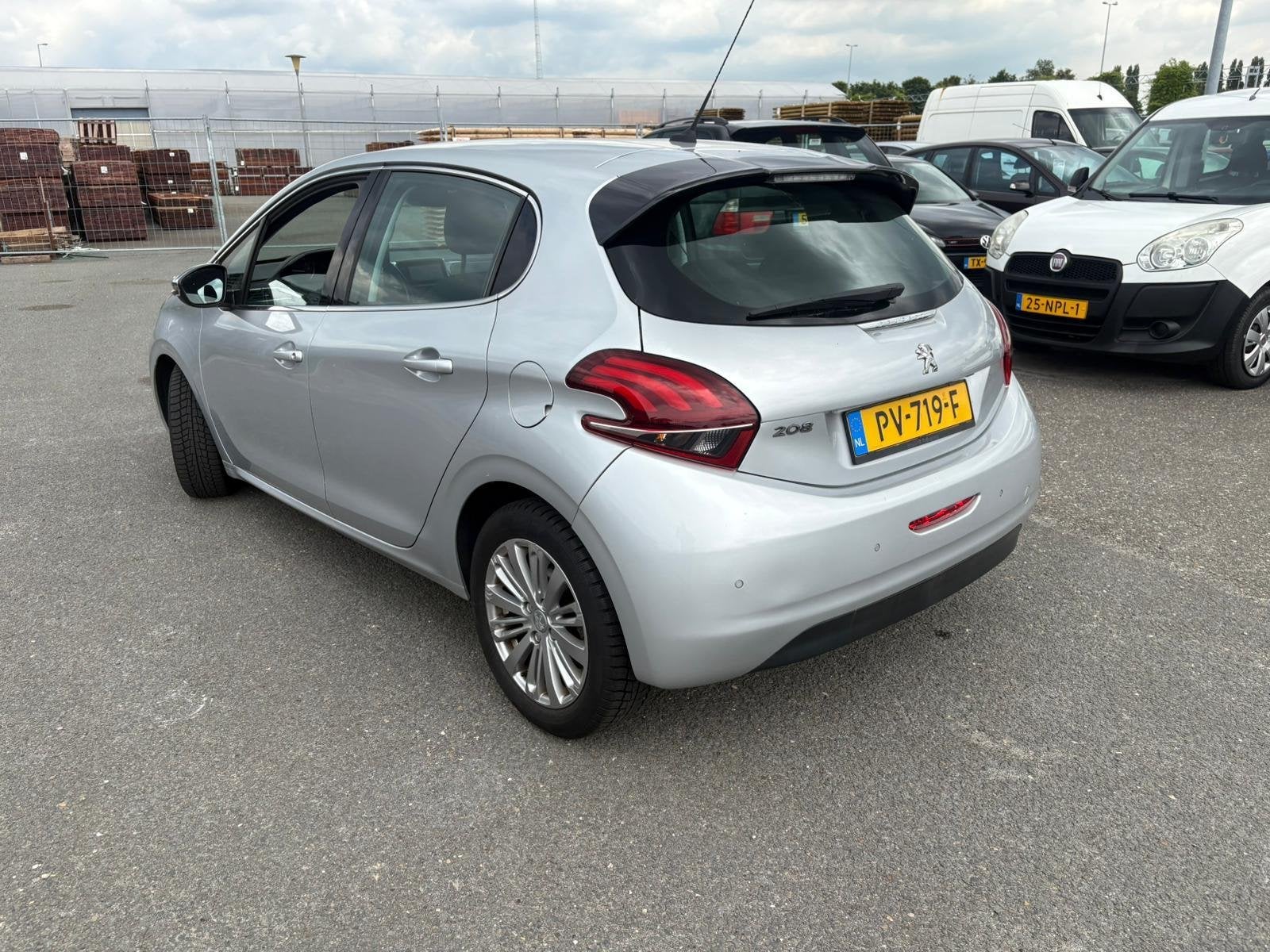 Peugeot 208 1.6 BlueHDi Blue Lease Executive, Auto's, Voorwielaandrijving, Gebruikt, Euro 6, 4 cilinders