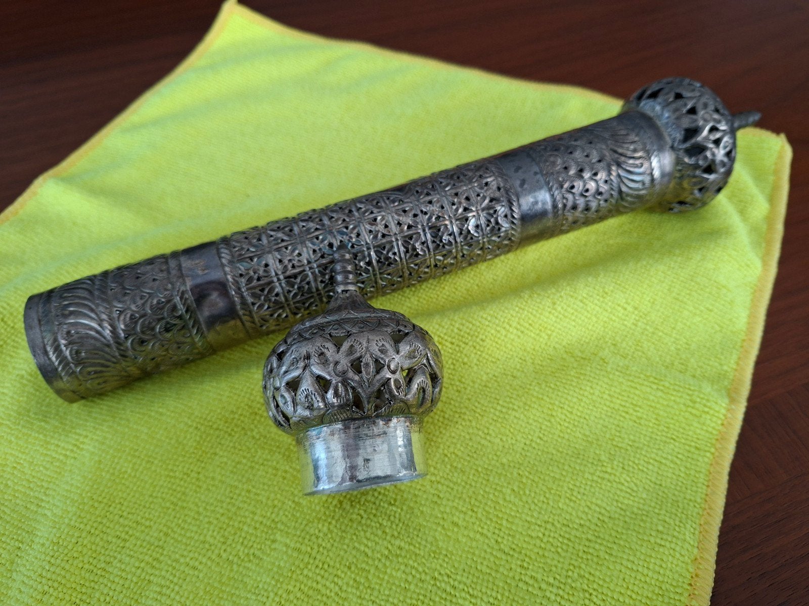 Antieke Zilveren Scrollhouder met Filigraan. Gekocht in Oman, Ophalen of Verzenden, Zilver