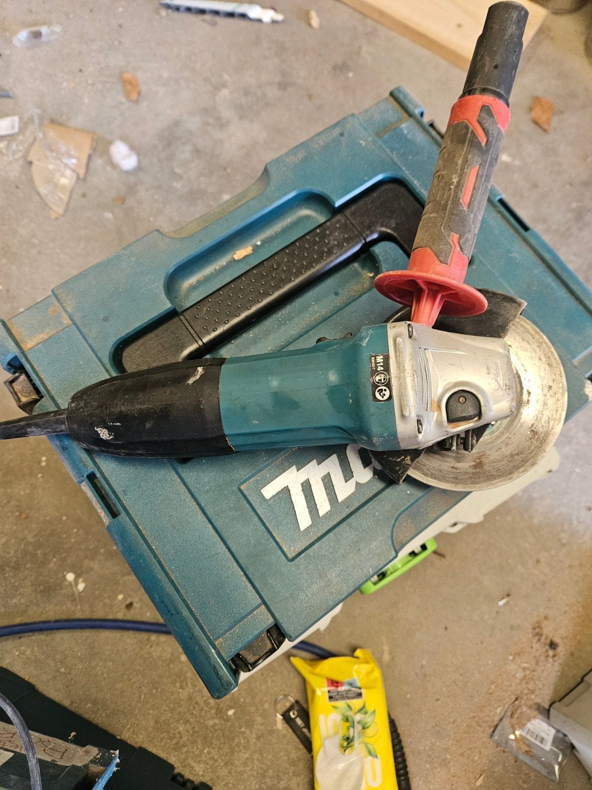 Makita GA5030R Haakse Slijper 125mm - Zo goed als nieuw, Doe-het-zelf en Verbouw, Gereedschap | Slijpmachines, Ophalen, Zo goed als nieuw
