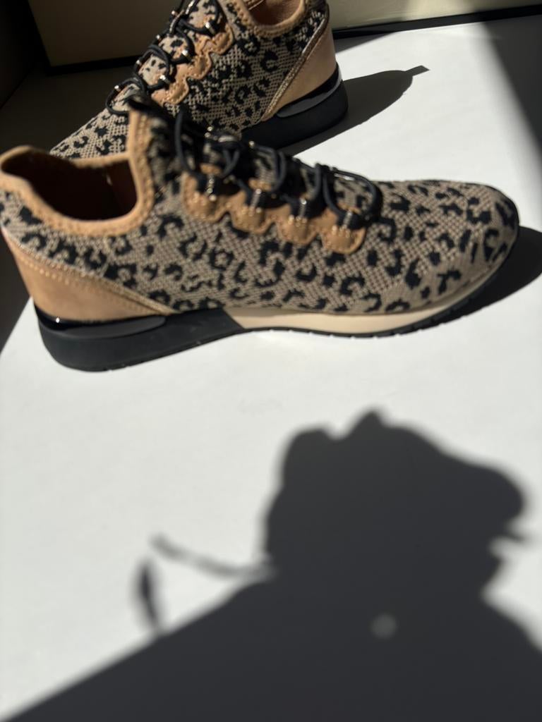Nieuwe stretch sneakers, 37,5 donker zand/camel, panter, Ophalen of Verzenden, Zo goed als nieuw, Bruin, Sneakers of Gympen
