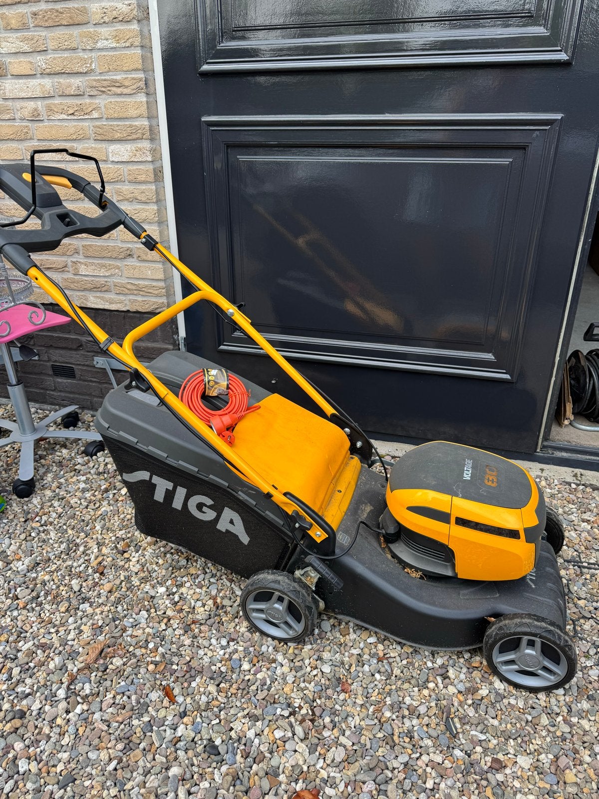 Stiga Voltage 48V E 380 Elektrische Grasmaaier, Tuin en Terras, Ophalen, Cirkelmaaier, Gebruikt, Elektrische grasmaaier