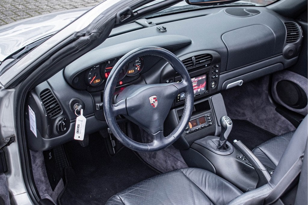 Porsche Boxster verzorgd exemplaar 2.7 handgeschakeld, Auto's, Porsche, 228 pk, Achterwielaandrijving, Gebruikt, Zwart