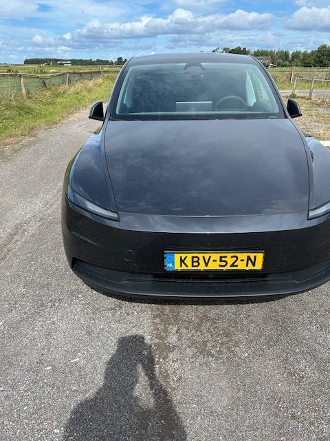 Tesla Model Y maart 2026 Stealth Gray met trekhaak, Auto's, Tesla, Automaat, Zwart, Overige kleuren, 1881 kg
