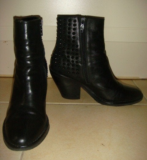 ASH enkellaarzen maat 39 zwart echt leer studs ZGAN, Kleding | Dames, Schoenen, Verzenden, Zwart, Lage of Enkellaarzen, Zo goed als nieuw