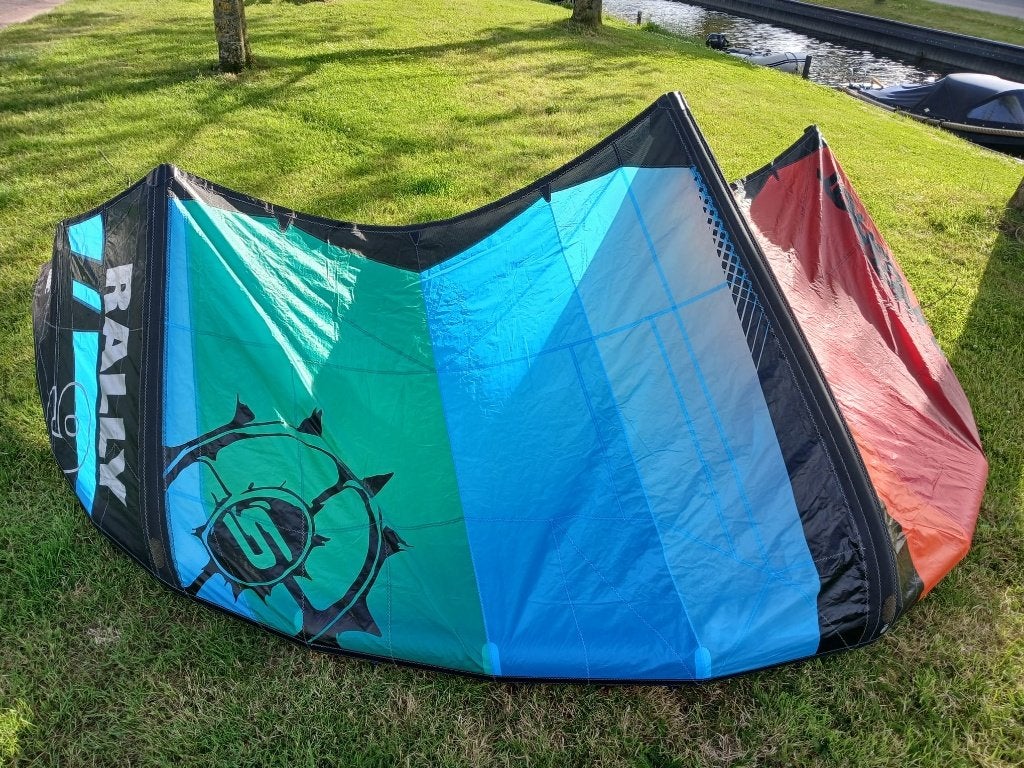 Kite Slingshot Rally 9m 2019 + bar, Watersport en Boten, Kitesurfen, Ophalen, Gebruikt, 9 m², Geen board