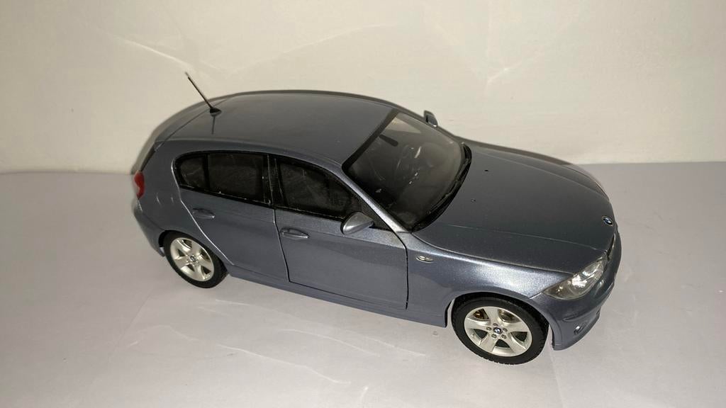 KYOSHO BMW 1series 1:18, Ophalen of Verzenden, Zo goed als nieuw, Auto, Kyosho