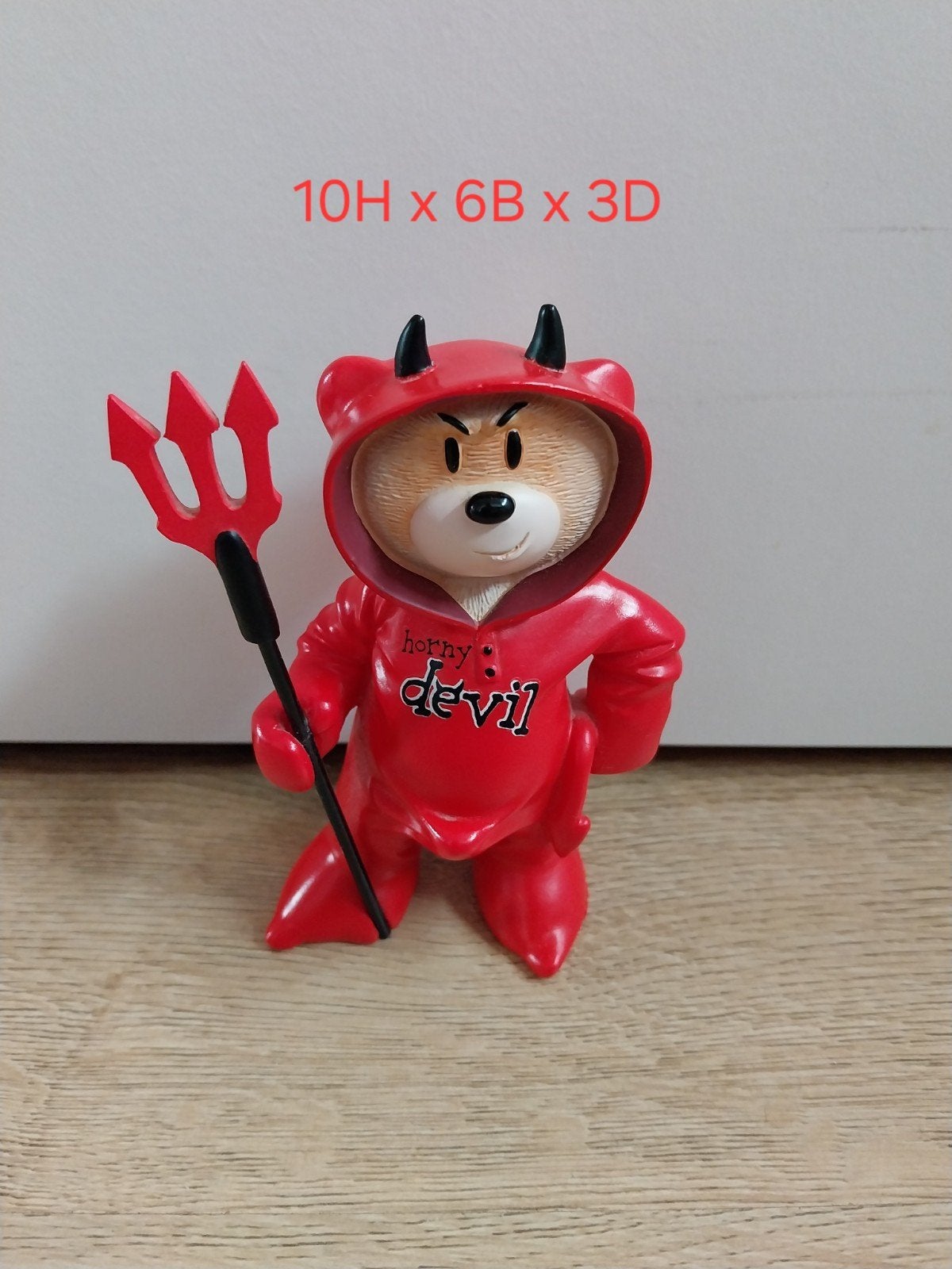 Red horny devil beertje beeldje - bad taste bear, Ophalen of Verzenden, Zo goed als nieuw