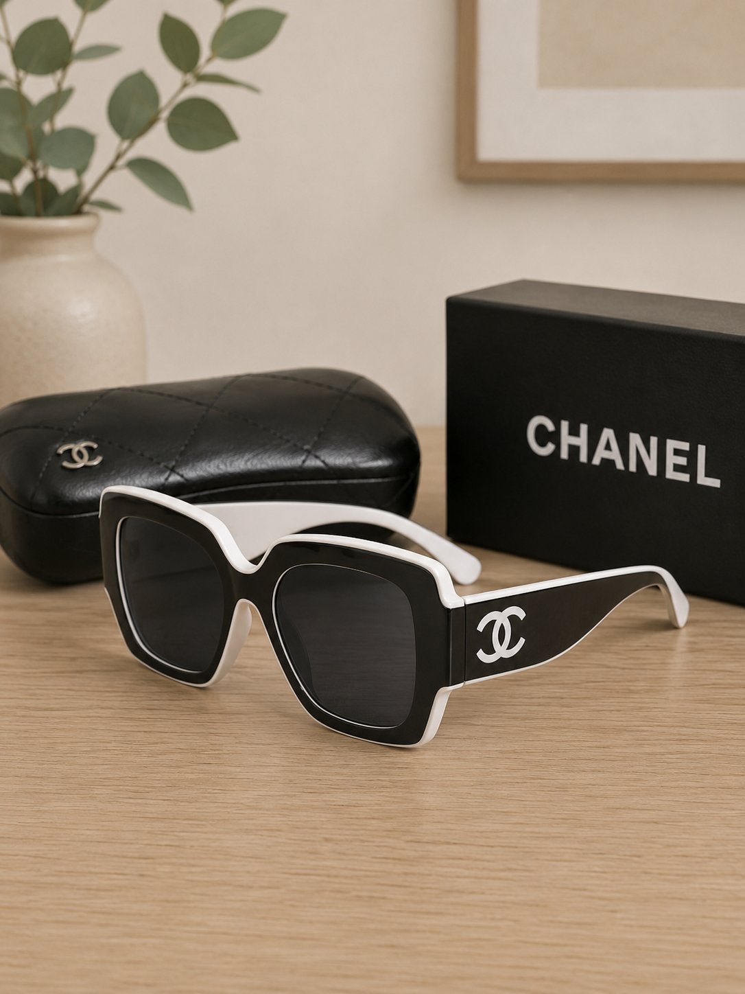 Chanel zonnebril, Ophalen of Verzenden, Zo goed als nieuw, Zwart, Overige merken