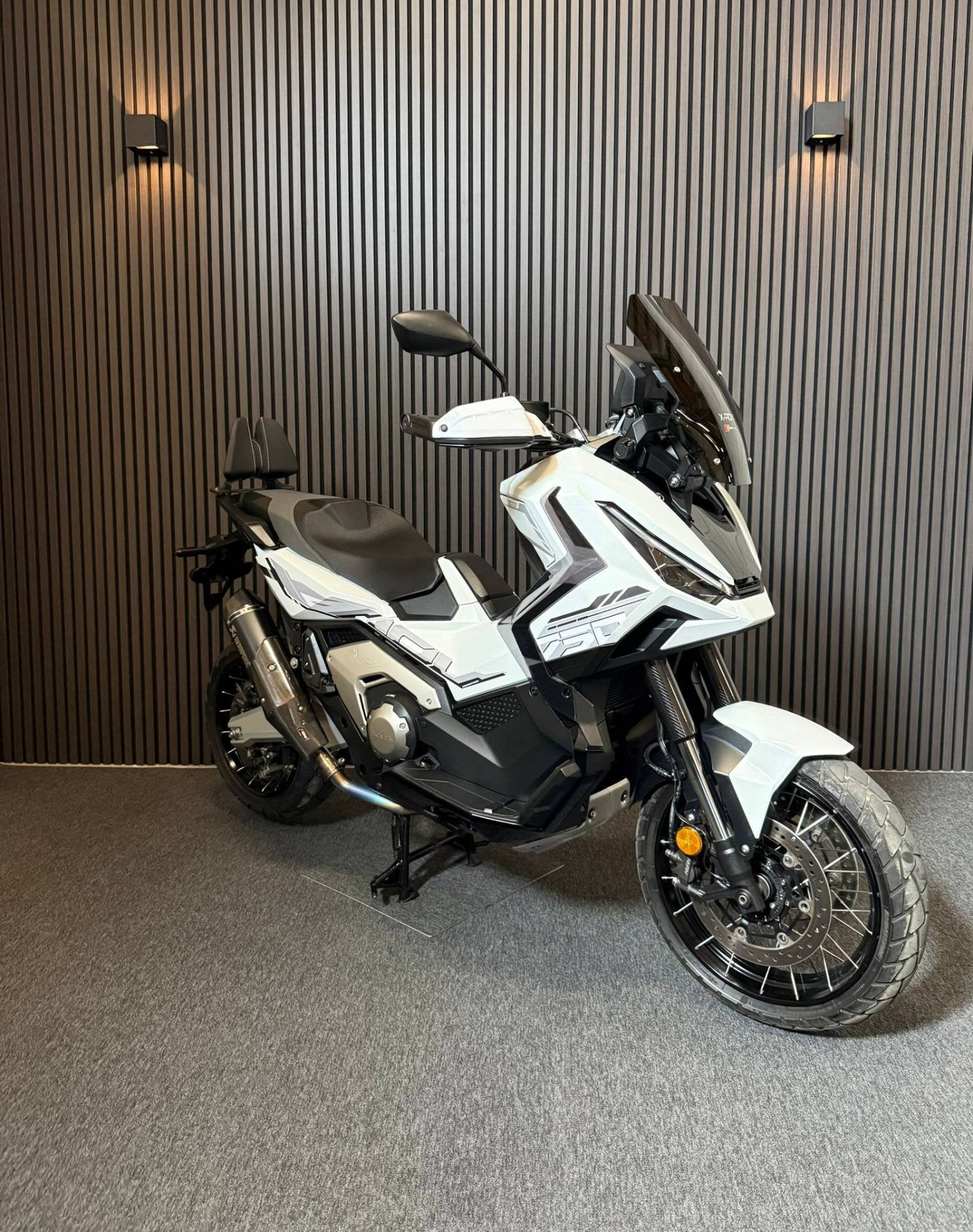 Honda X-ADV 750 AKRAPOVIC-CARBON-CARPLAY-NIEUWSTAAT-2025, Kolen Motors, Broekhovenseweg 130-2
5021LJ  TILBURG, NL, Bedrijf, Kolenmotors@outlook.com