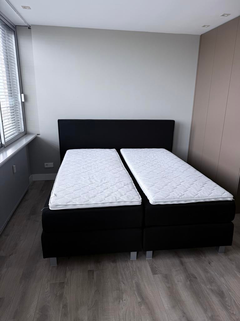 Zo goed als nieuw tweepersoons boxspring met matrassen, Ophalen, Zo goed als nieuw