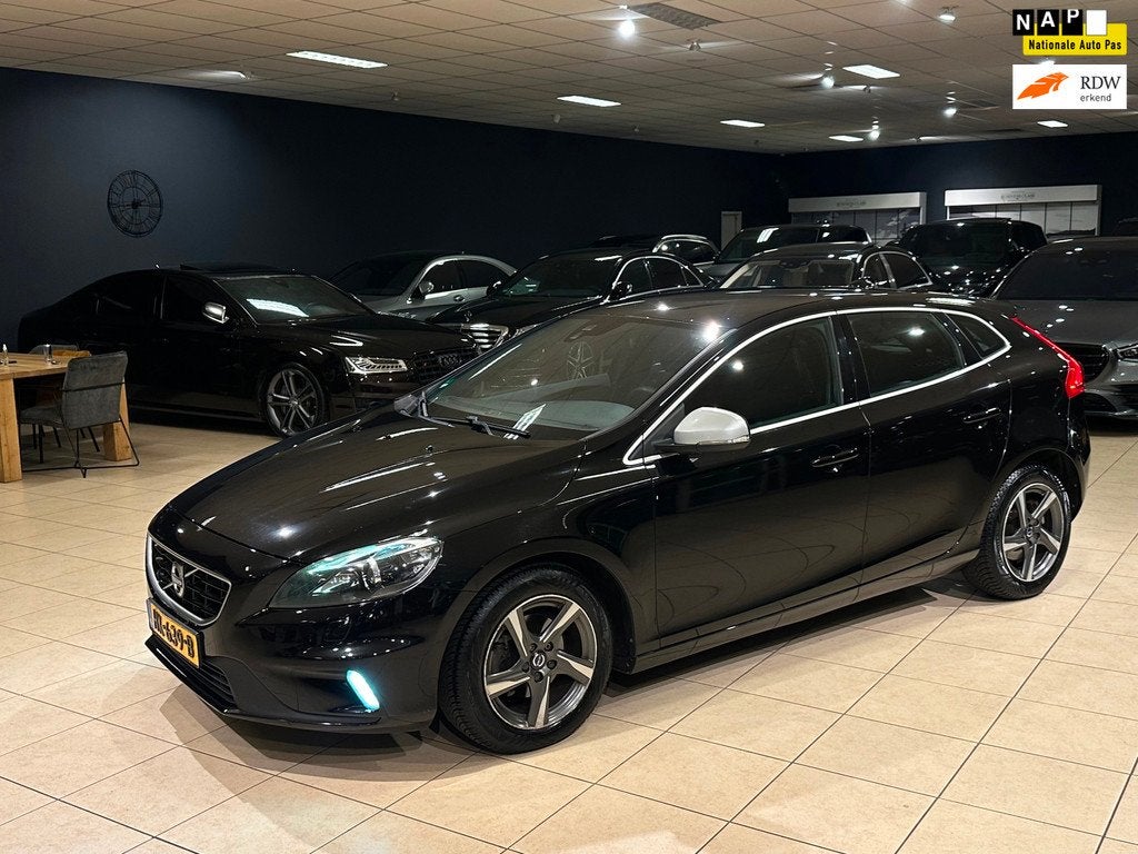 Volvo V40 2.0 D2 R-Design/NL-AUTO/TREKHAAK/LEDER/XENON, Auto's, Voorwielaandrijving, Gebruikt, 4 cilinders, 1969 cc