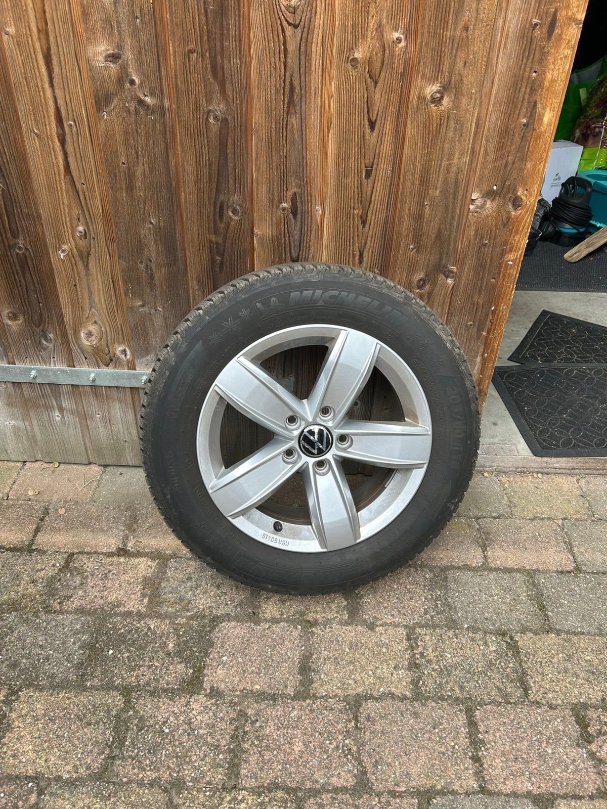 Set winterbande met velg vw t roc gebruikt in goede staat., Auto-onderdelen, Banden en Velgen, 16 inch, Banden en Velgen, Personenwagen