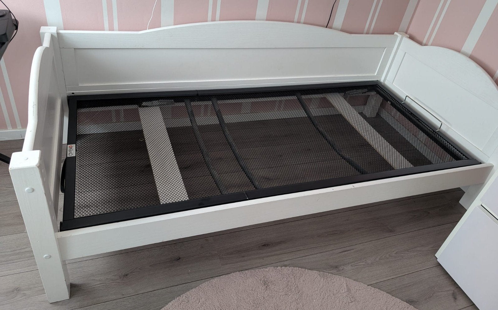 Wit eenpersoonsbed met Avek spiraalbodem, 90 cm, Eenpersoons, Ophalen of Verzenden, Zo goed als nieuw