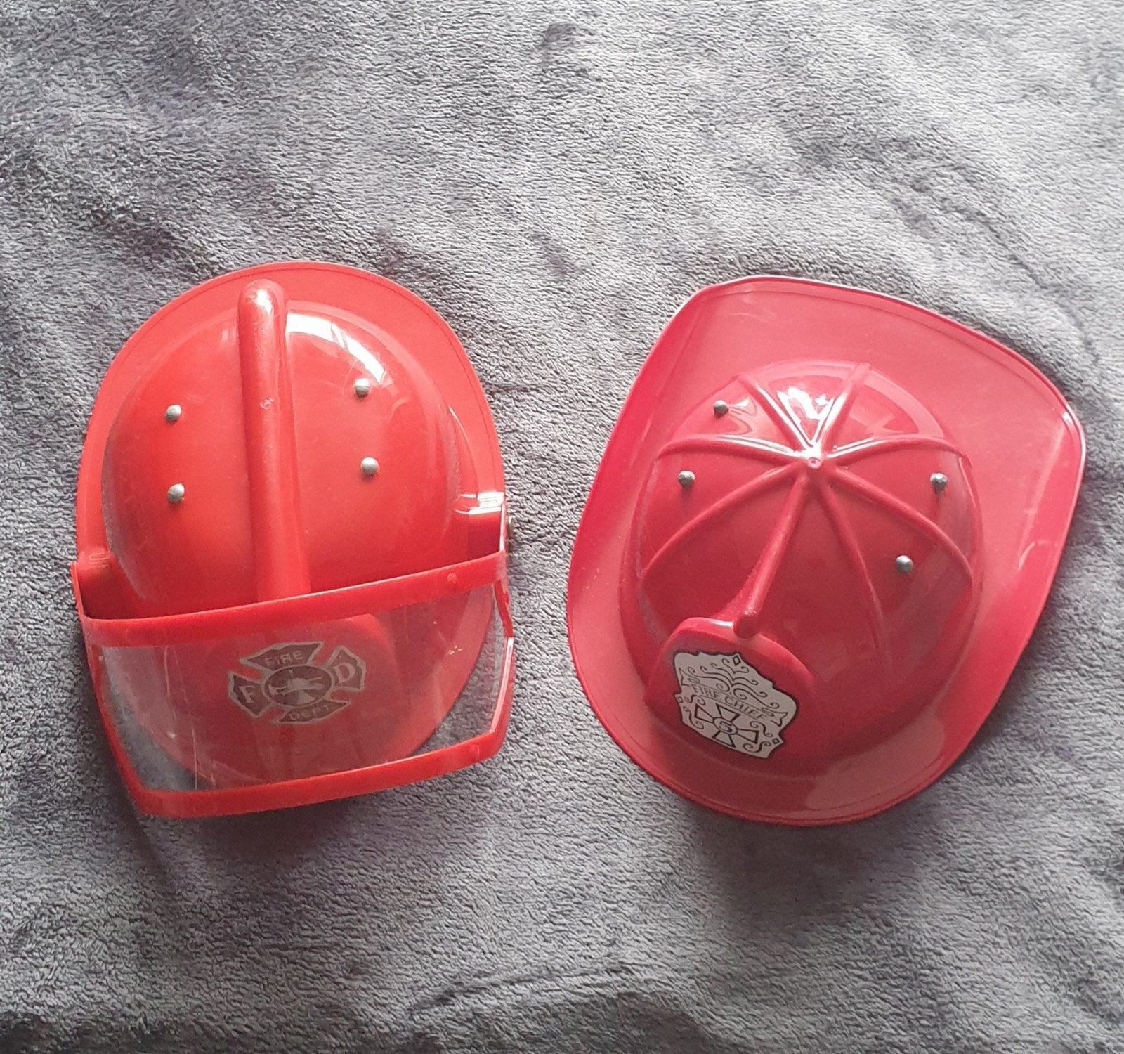 2 brandweer helmen, Ophalen of Verzenden, 104 of kleiner, Jongen of Meisje