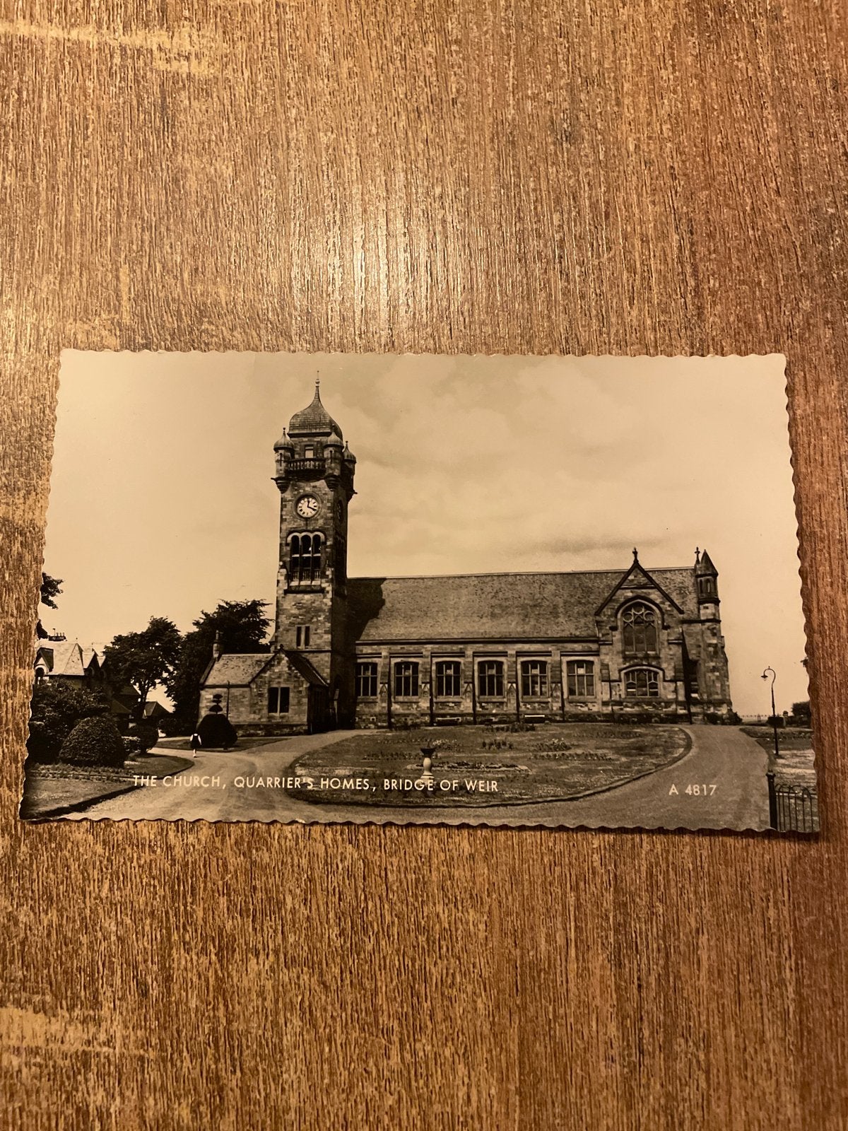 Oude ansichtkaart: The Church, Quarrier's Homes, Bridge of W, Ophalen of Verzenden, Gelopen, Engeland