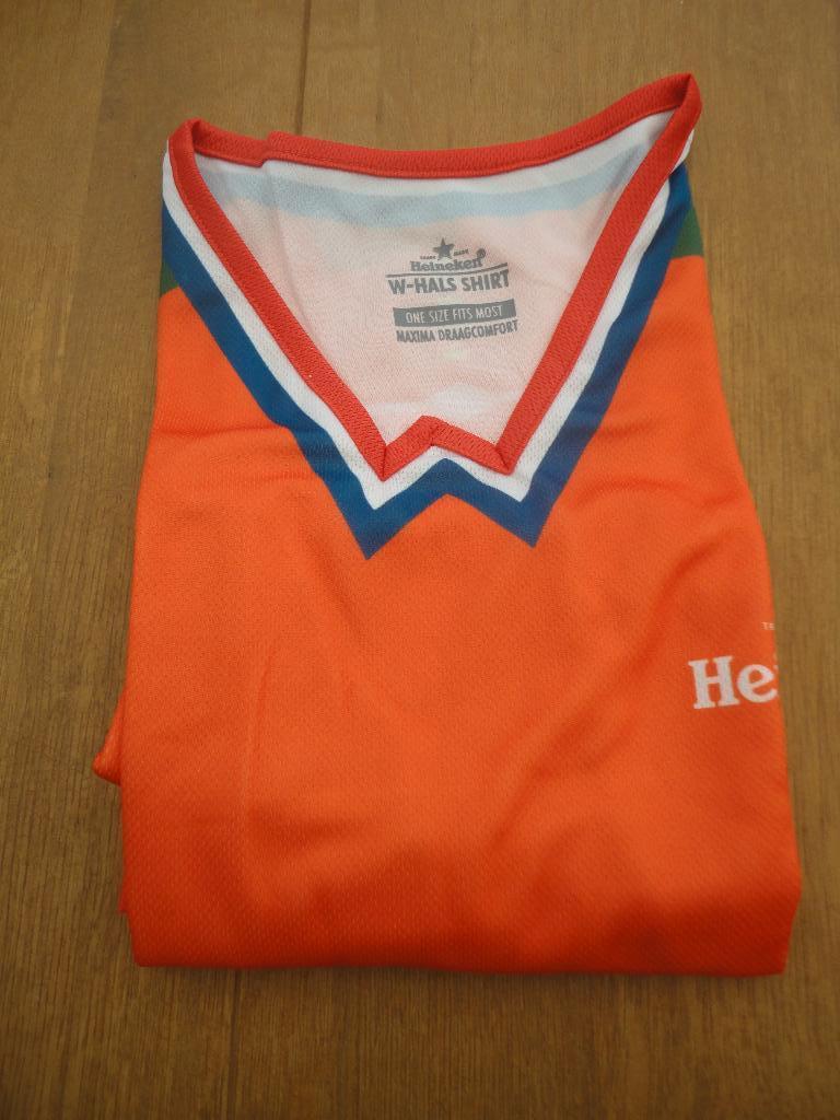 T-shirt Heineken W-hals shirt Maxima draagcomfort oranje, Verzamelen, Biermerken, Ophalen of Verzenden, Zo goed als nieuw, Kleding