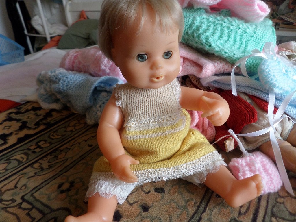 Oud popje "tiny tears", duimelotje uit Engeland 30 cm, Ophalen of Verzenden, Gebruikt, Pop