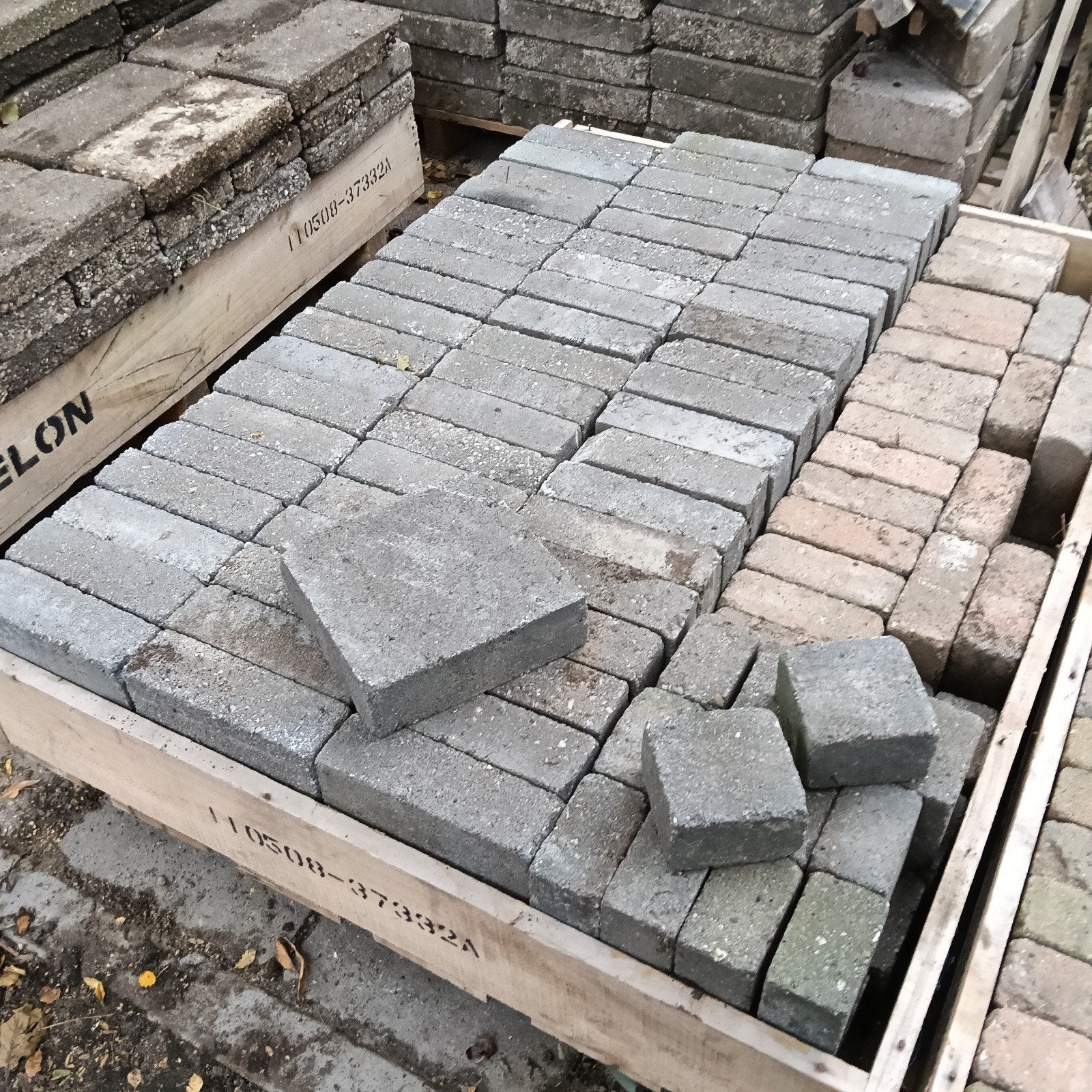 Grijze tegels 20x20x6 gratis af te halen, Ophalen, Gebruikt, Minder dan 5 m², Beton