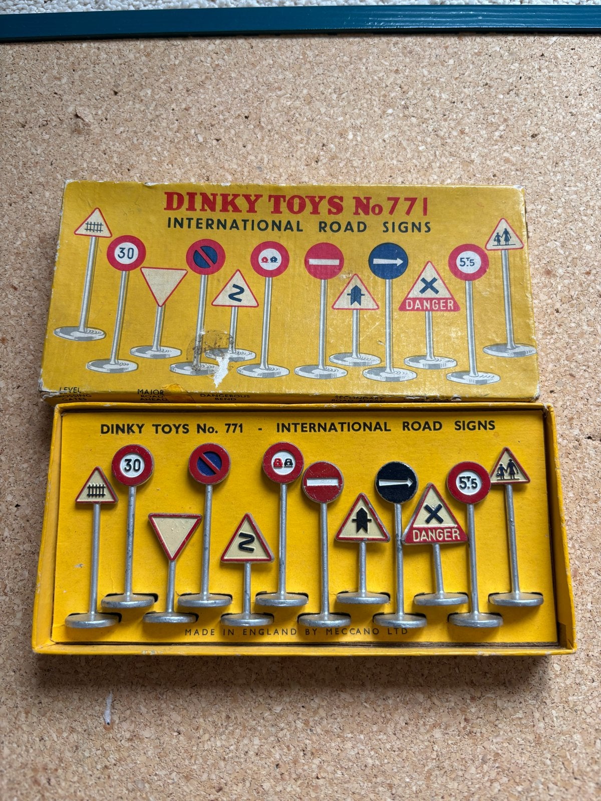 Dinky Toys No. 771 Internationale Verkeersborden, Ophalen of Verzenden, Zo goed als nieuw, Overige typen, Dinky Toys