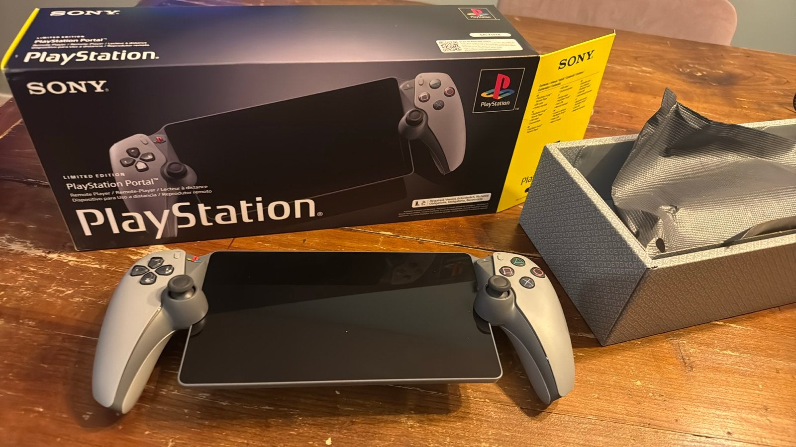 PlayStation Portal 30th Anniversary Limited Edition, Ophalen of Verzenden, Zo goed als nieuw, Playstation 5
