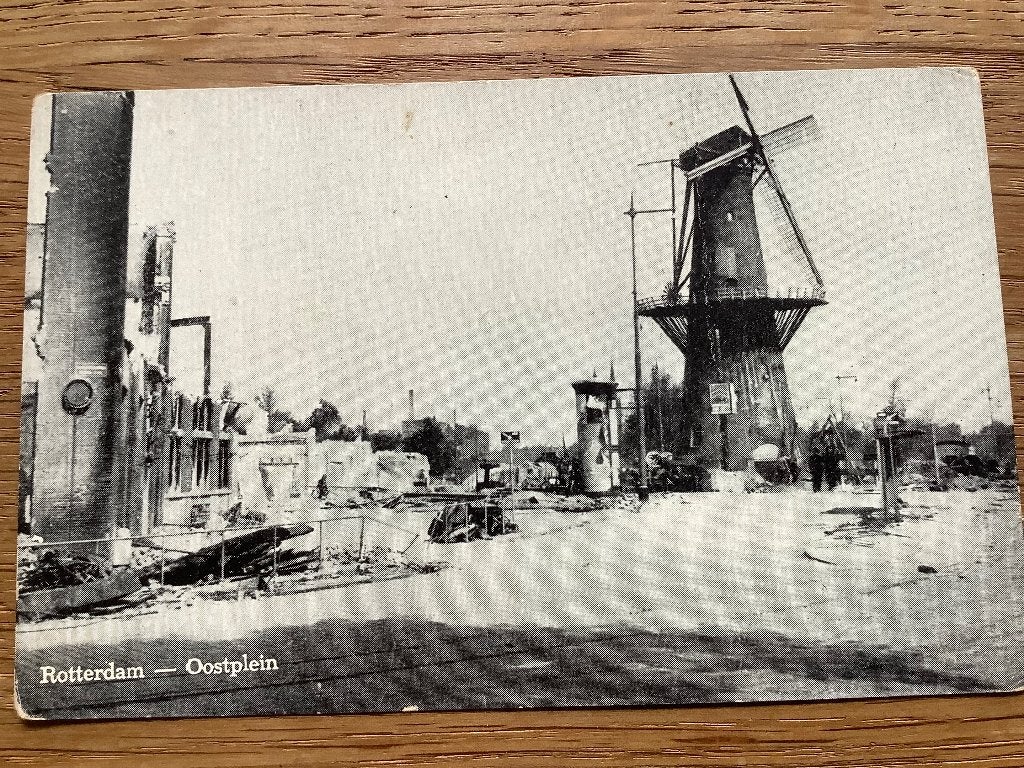 Rotterdam 1940 oostplein na het bombardement, Ophalen of Verzenden, Voor 1940, Gebruikt, Overige onderwerpen