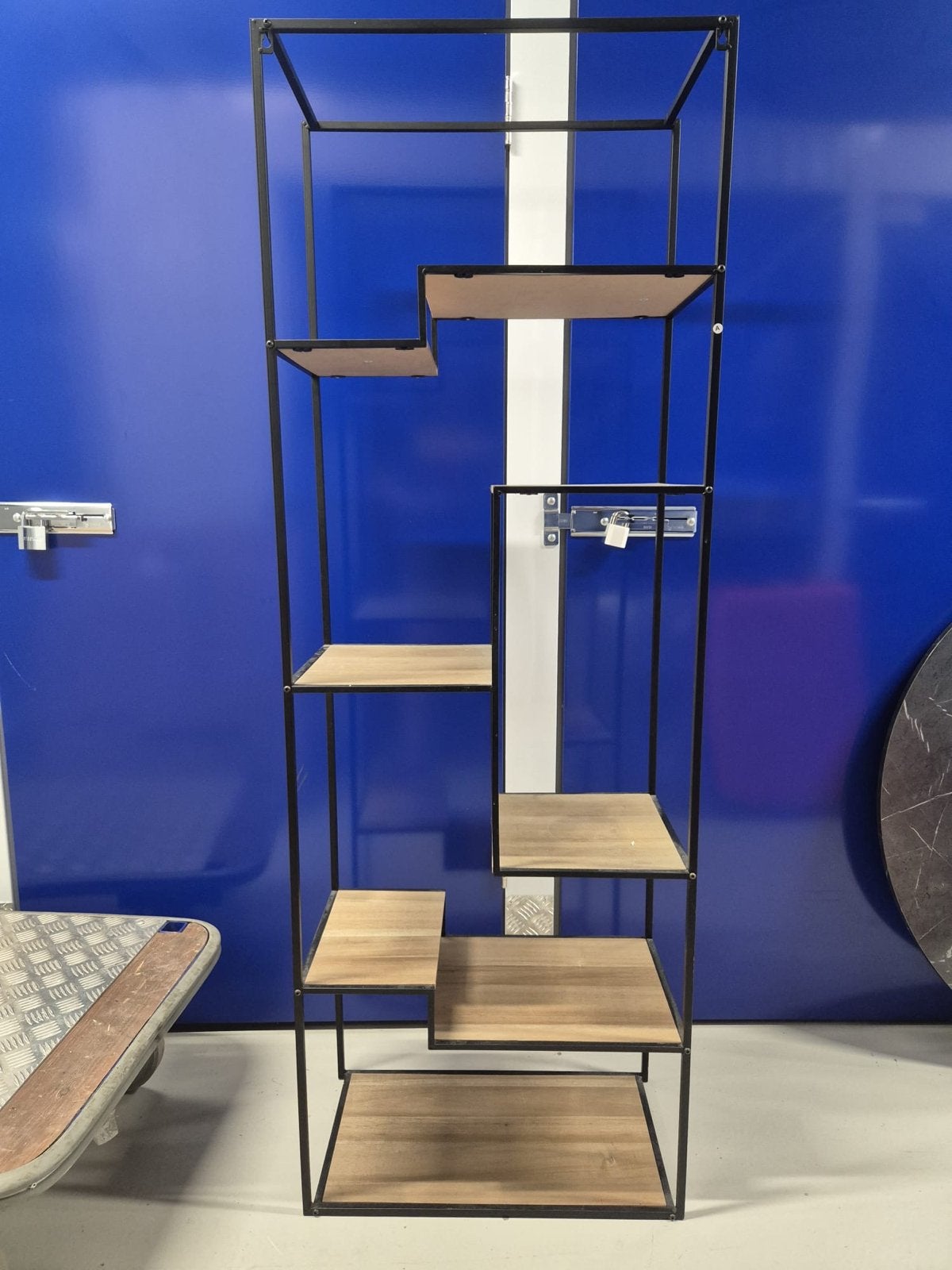 Industriële Boekenkast met Zwarte Metalen Frame en Houten Pl, Huis en Inrichting, Ophalen, Zo goed als nieuw