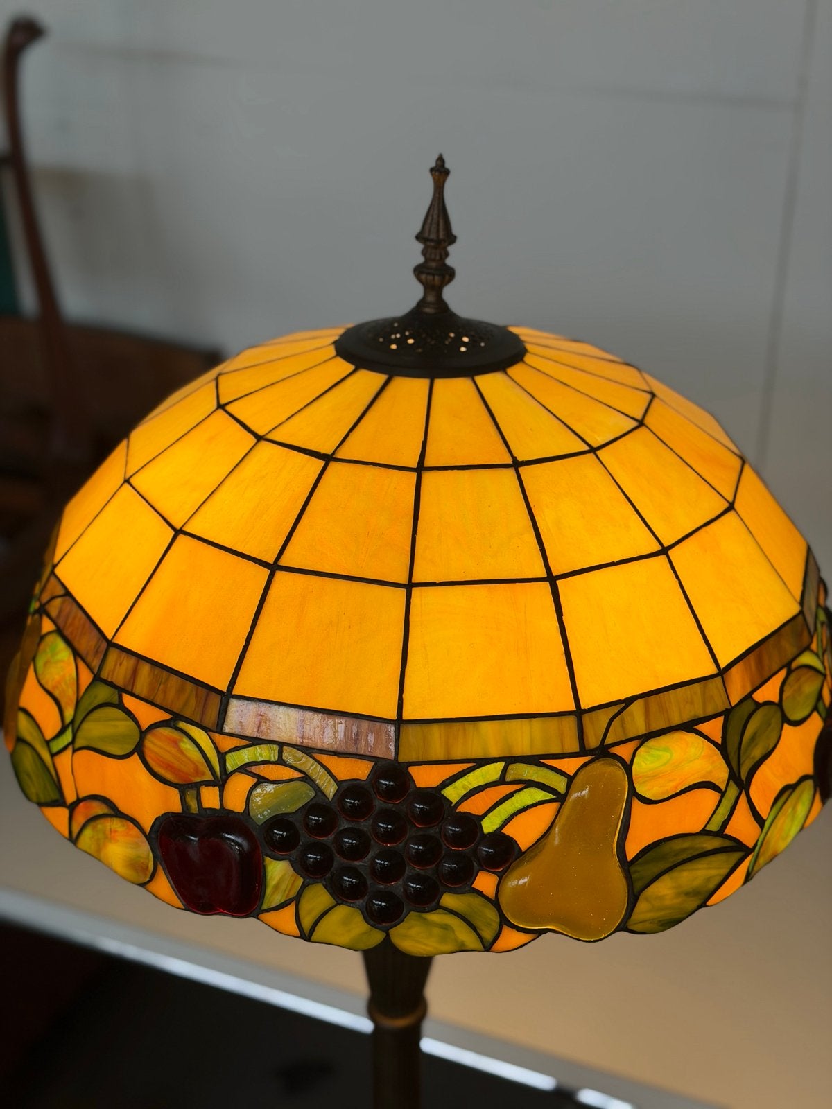 Prachtige Tiffany Stijl Vloerlamp met Fruitmotief, Antiek en Kunst, Ophalen of Verzenden