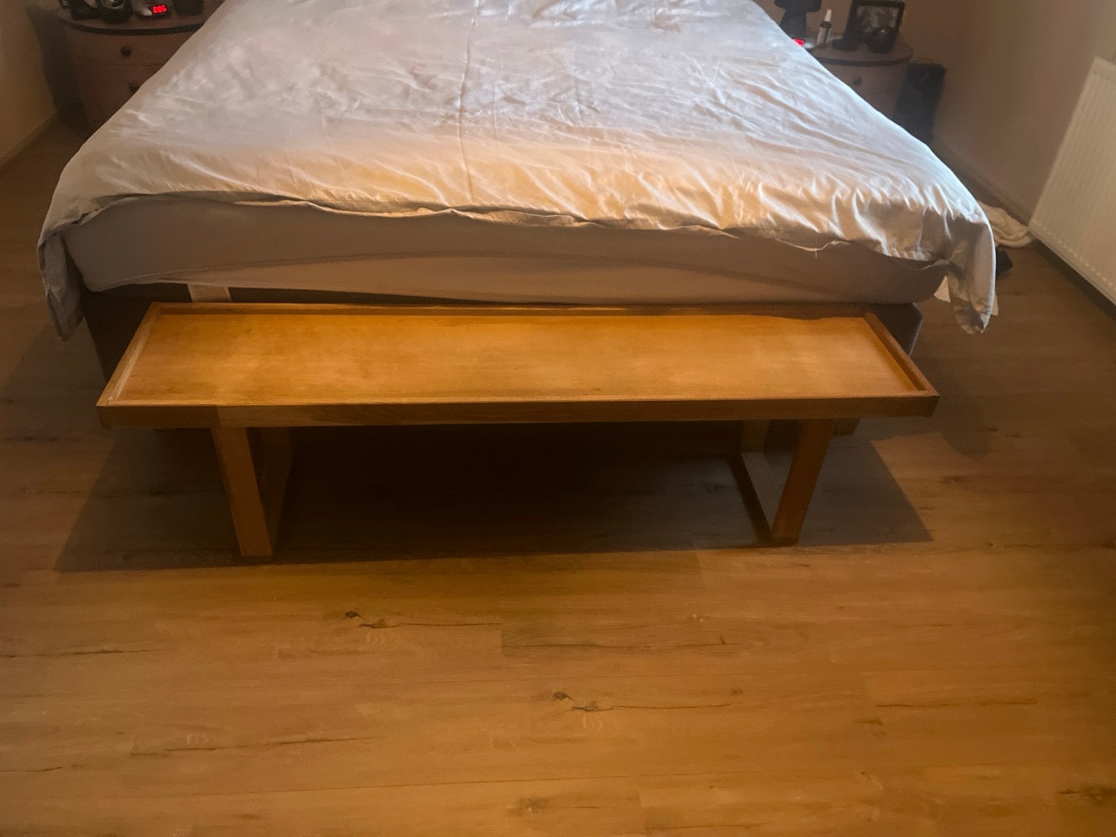 Houten bedbankje of wandbankje, Ophalen, Gebruikt, Bruin, Eén