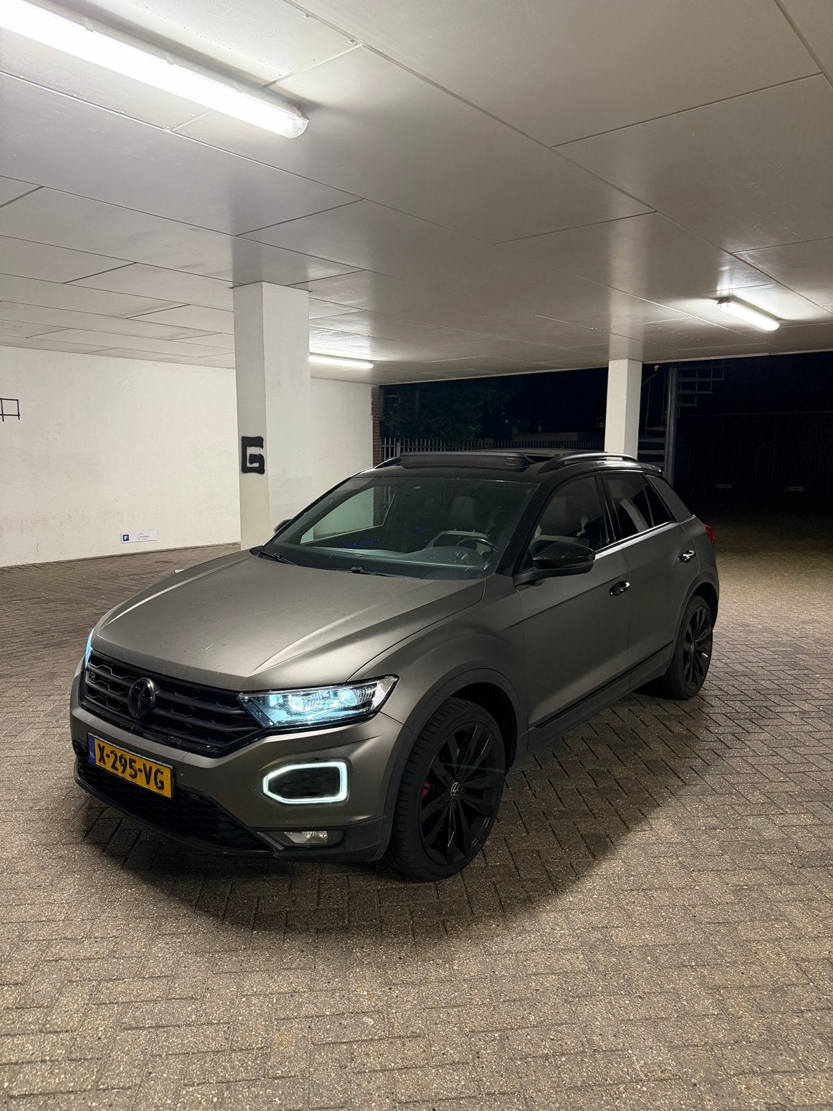Volkswagen T-Roc R line 1.5 TSI 150pk 7-DSG 2019 Grijs, Auto's, Volkswagen, 15 km/l, 1498 cc, Zwart, 4 cilinders