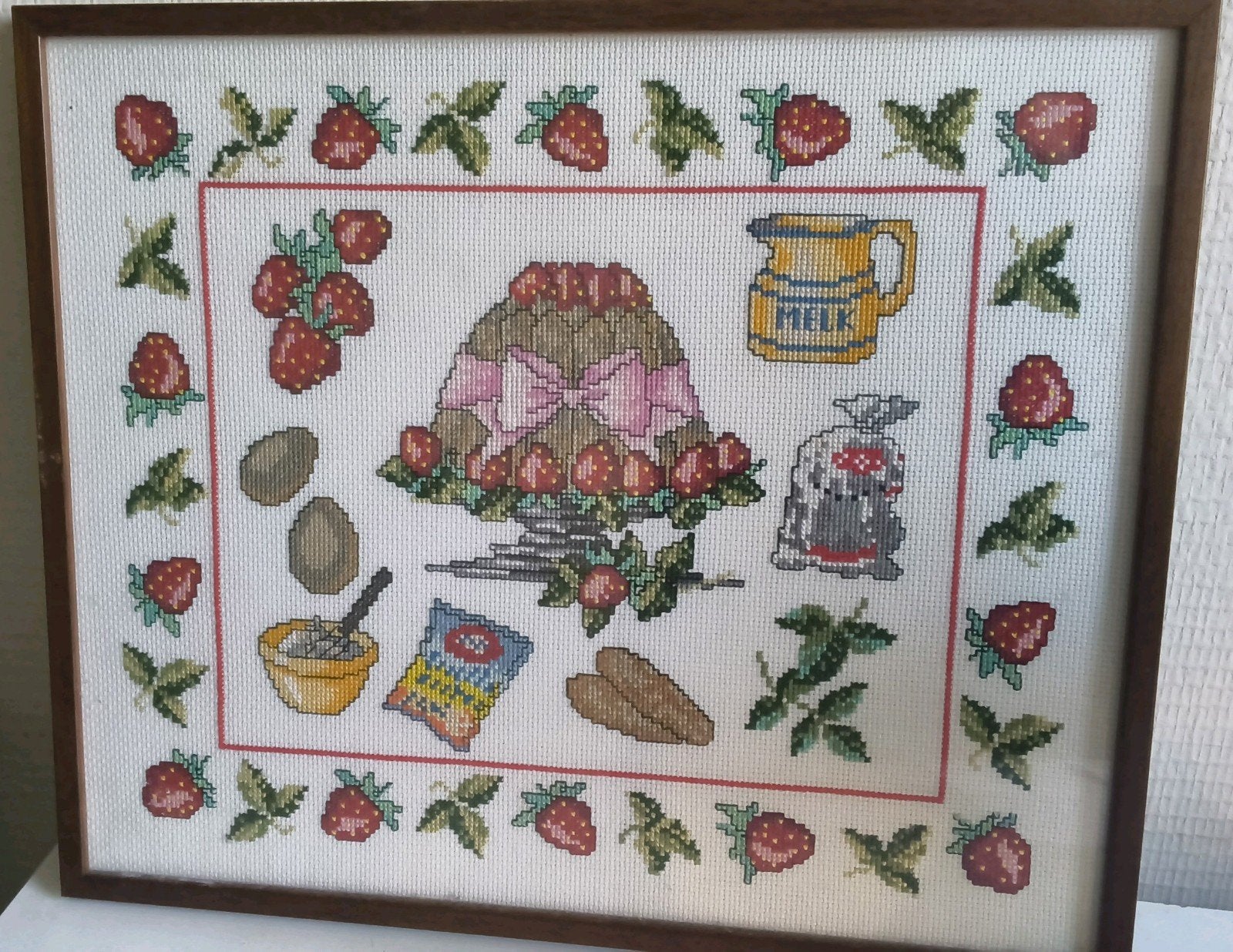 borduurwerk wand. aardbeien taart. ingelijst, Ophalen of Verzenden