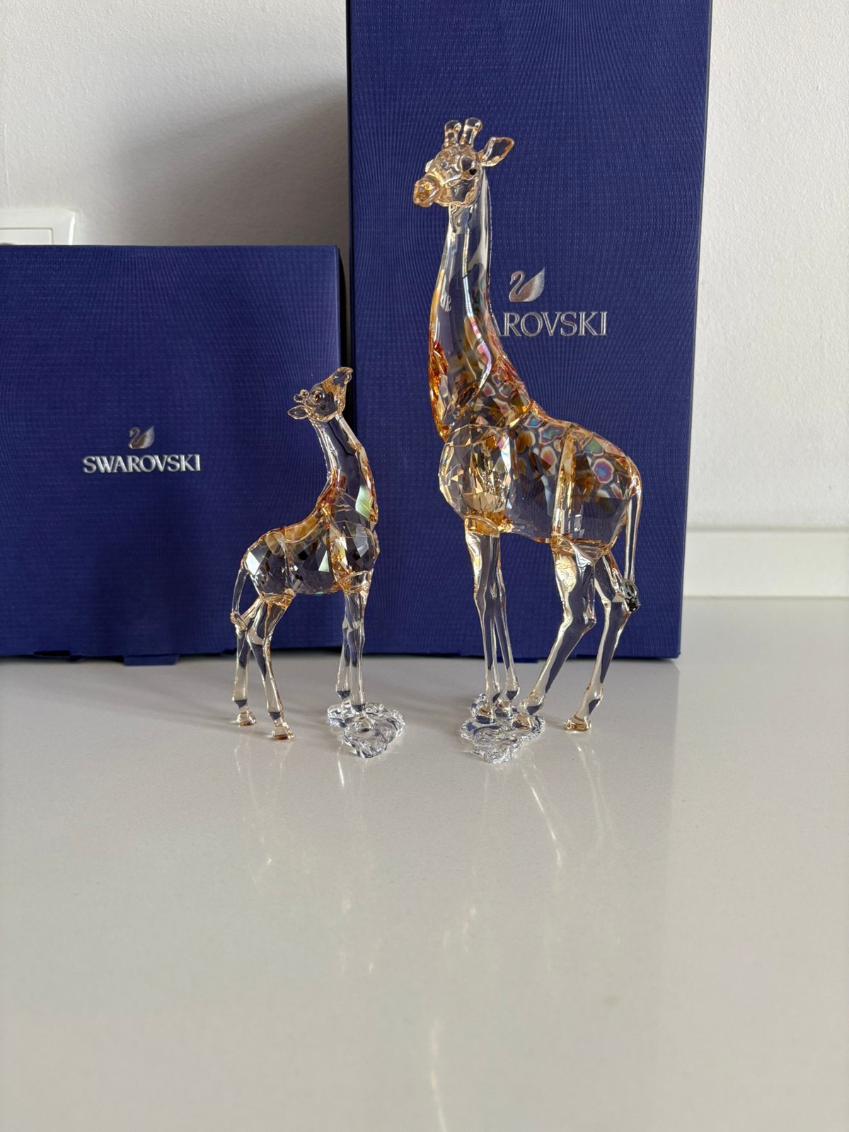 Swarovski jaarstuk Mudiwa met jong, Verzamelen, Ophalen of Verzenden, Zo goed als nieuw, Figuurtje