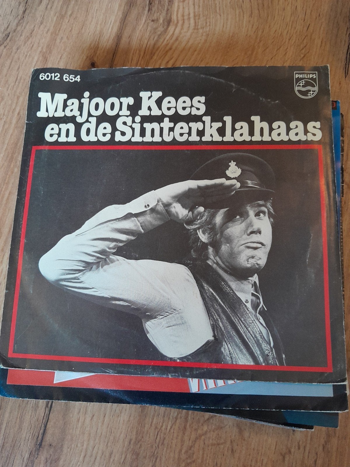 Paul van vliet 7 inch Majoor kees en de sinterklaas, Ophalen of Verzenden, Zo goed als nieuw, Nederlandstalig