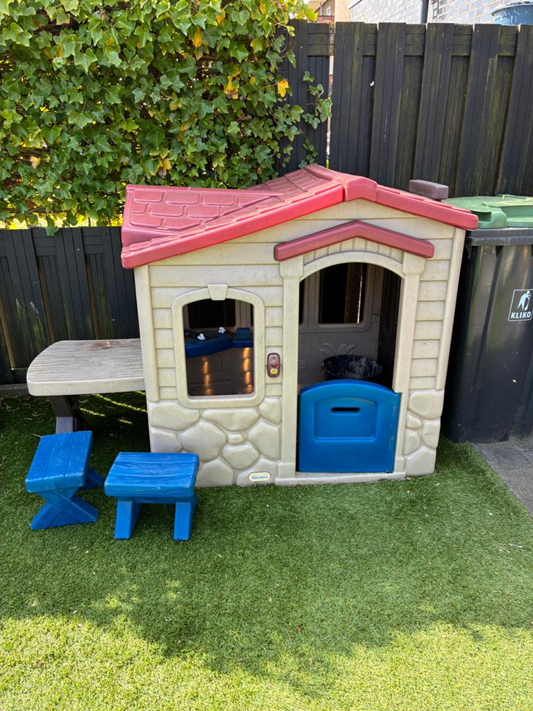 Little tikes speelhuisje met picknick tafel, Ophalen, Gebruikt, Kunststof