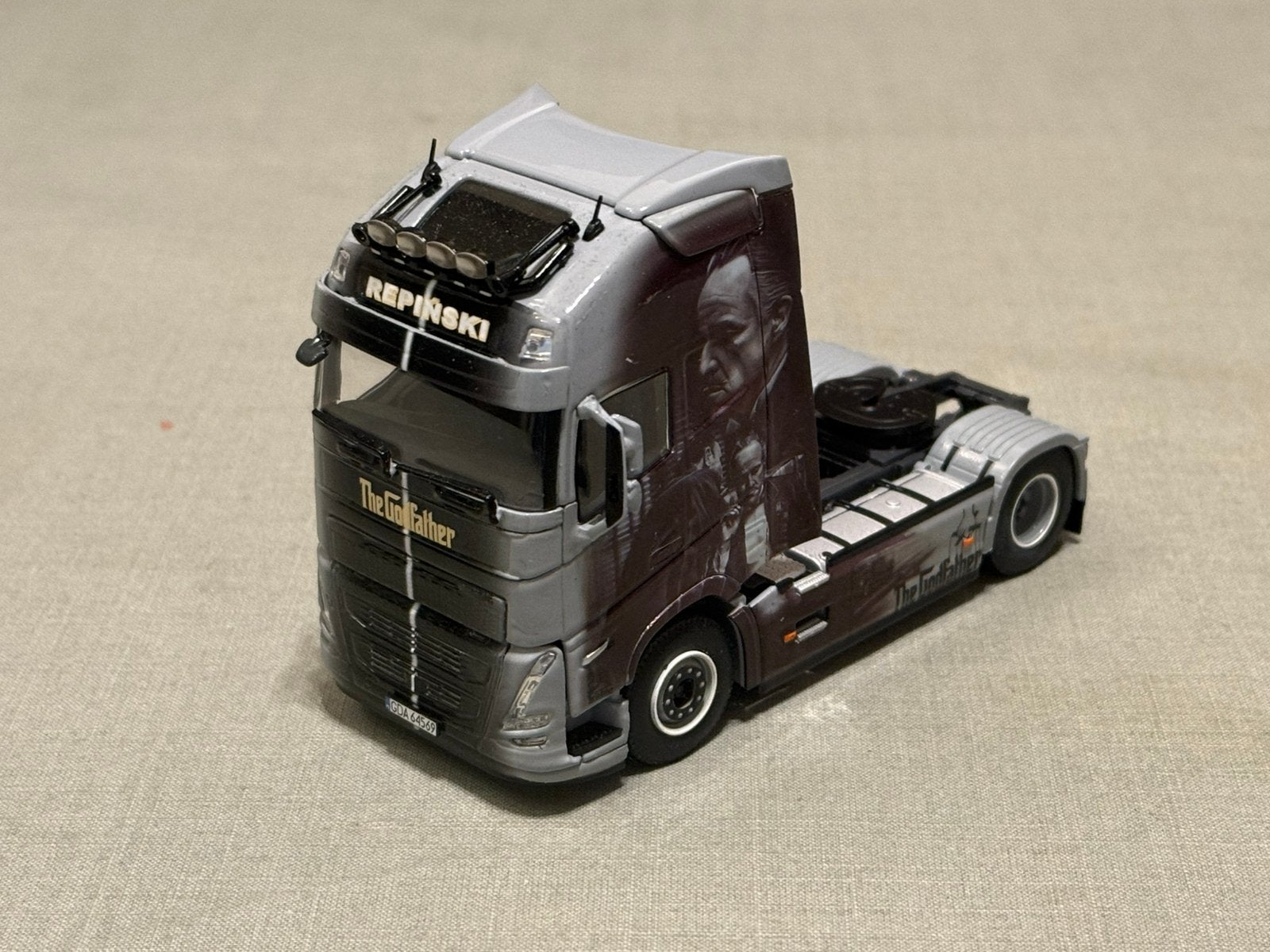 Volvo  FH5  Globetrotter  XL  4 x 2  Repinski  : The, Ophalen of Verzenden, Zo goed als nieuw, Bus of Vrachtwagen, Wsi