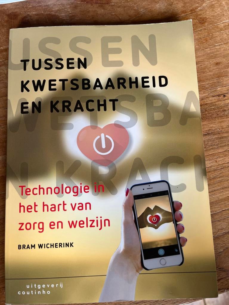 Bram Wicherink - Tussen kwetsbaarheid en kracht, Boeken, Wetenschap, Zo goed als nieuw, Sociale wetenschap, Ophalen of Verzenden