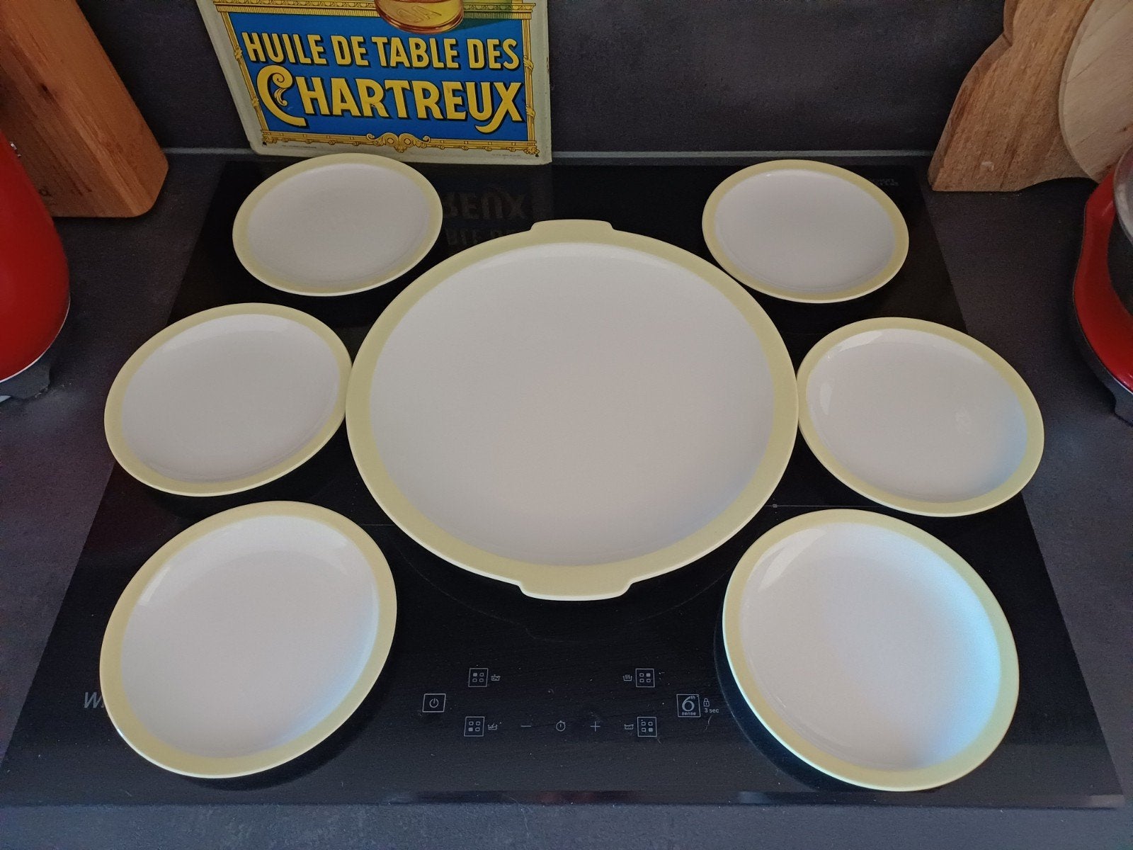 Prachtig puntgaaf Gebakstel van pastel Regout lichtgele rand, Antiek en Kunst, Ophalen of Verzenden
