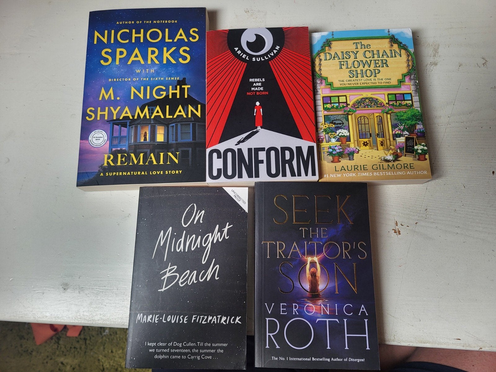 YA romance 5x nieuw boek. Oa veronica Roth. Shyamalan., Ophalen of Verzenden, Nieuw