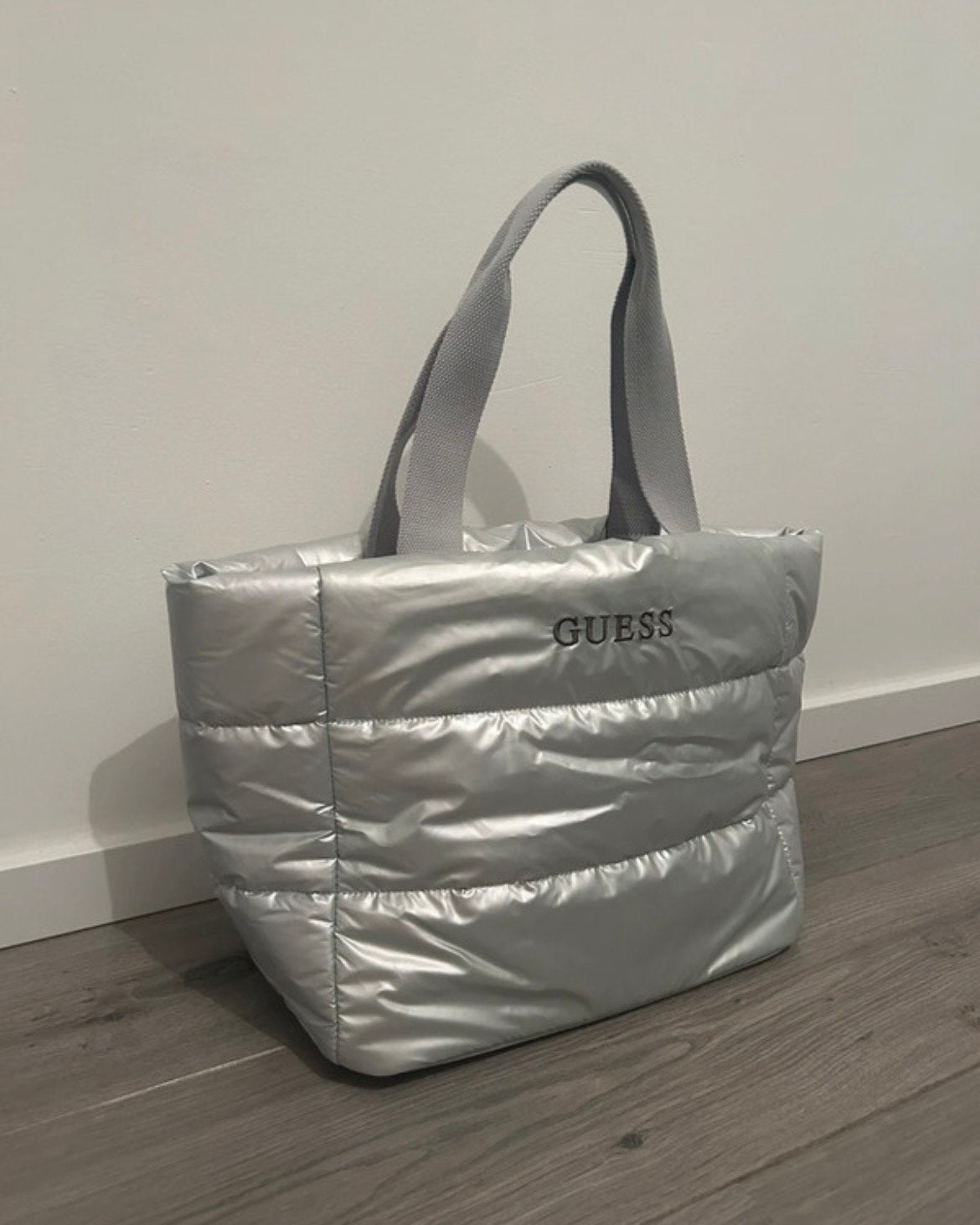 Guess shopper zilver - Zo goed als nieuw, Ophalen of Verzenden, Zo goed als nieuw, Overige kleuren, Shopper