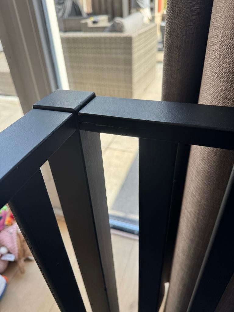 Zwart houten box met spijlen van babypark, Ophalen, Gebruikt, Rechthoekig, In hoogte verstelbaar