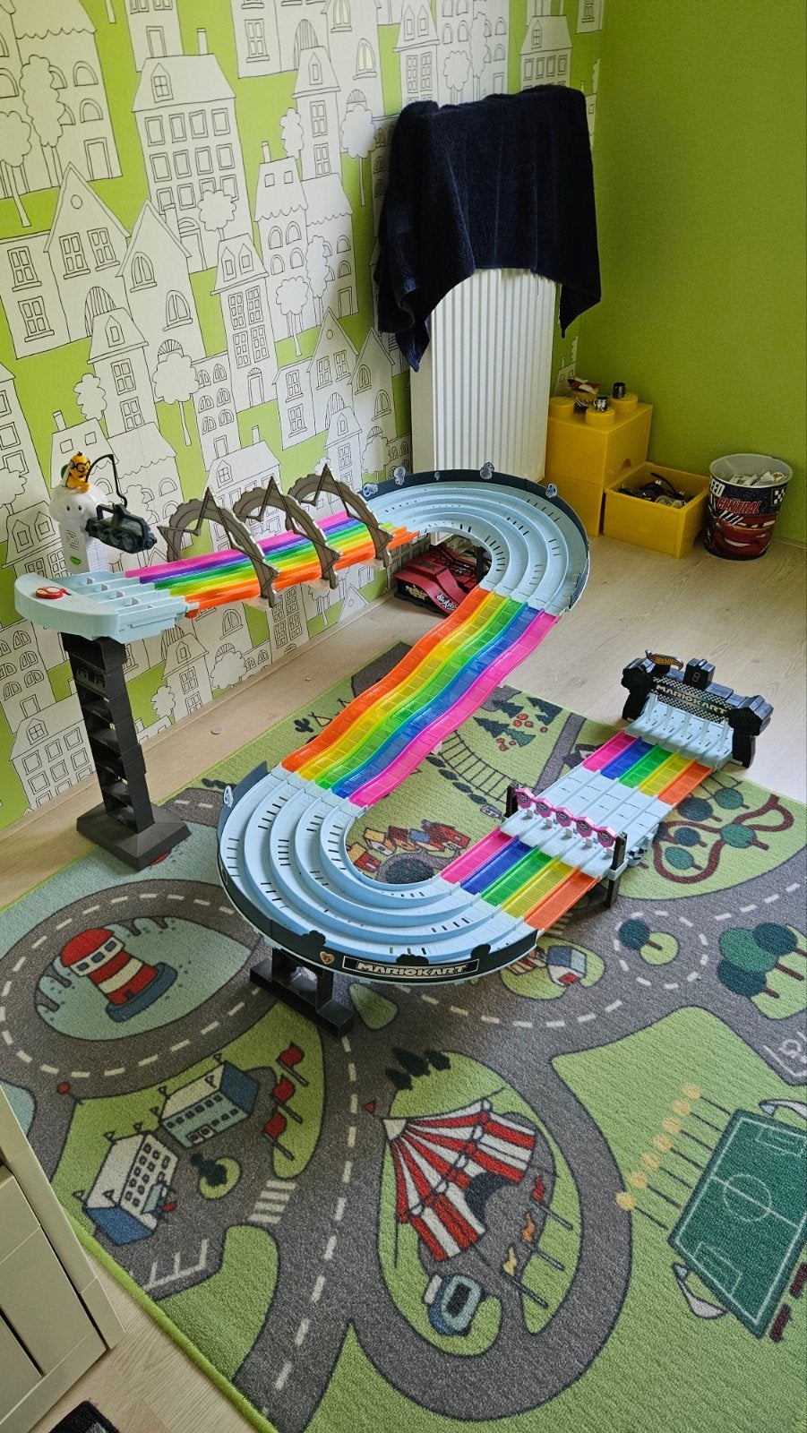 Hot Wheels Mario Kart Rainbow Road – Compleet + 5 auto's, Racebaan, Zelf te bouwen, Ophalen of Verzenden, Zo goed als nieuw